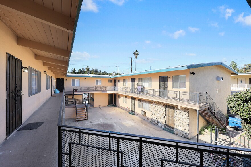 More Photos Of 820 Chestnut Ave, Los Angeles Apartments For Sale