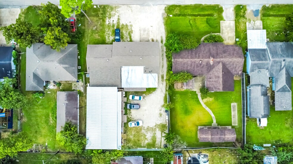 Primary Photo Of 4407 Continental Dr, Houston Apartments For Sale