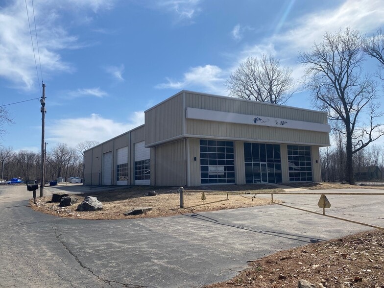 More Photos Of 200 Yachtview Dr, West Alton Specialty For Sale