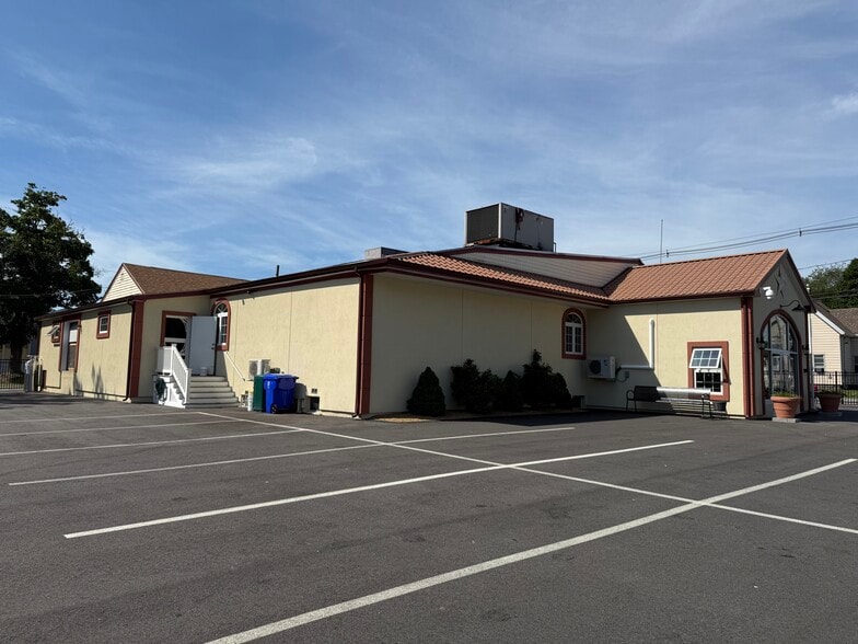 More Photos Of 29 Winter St, Taunton Lodge Meeting Hall For Sale