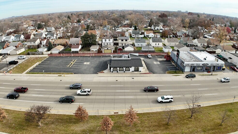More Photos Of 1297 Fort St, Wyandotte Restaurant For Sale