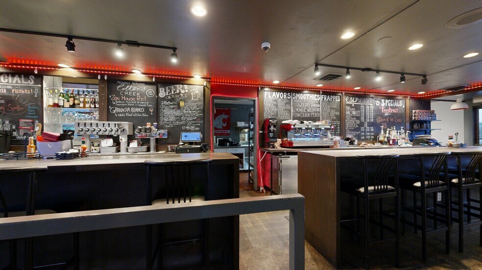 More Photos Of 1005 E Main St, Pullman Restaurant For Sale