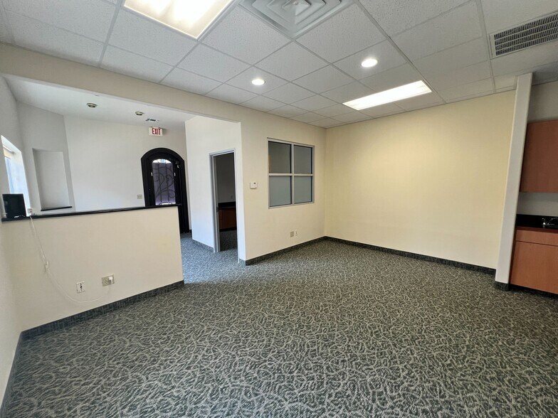 More Photos Of 5926 W Parker Rd, Plano Medical For Sale