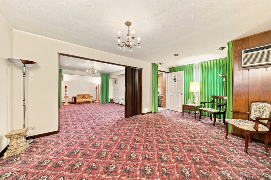 More Photos Of 1519 Renton Rd, Pittsburgh Funeral Home For Sale