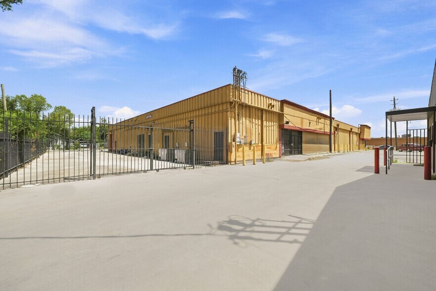 More Photos Of 5811 Lyons Ave, Houston Freestanding For Lease