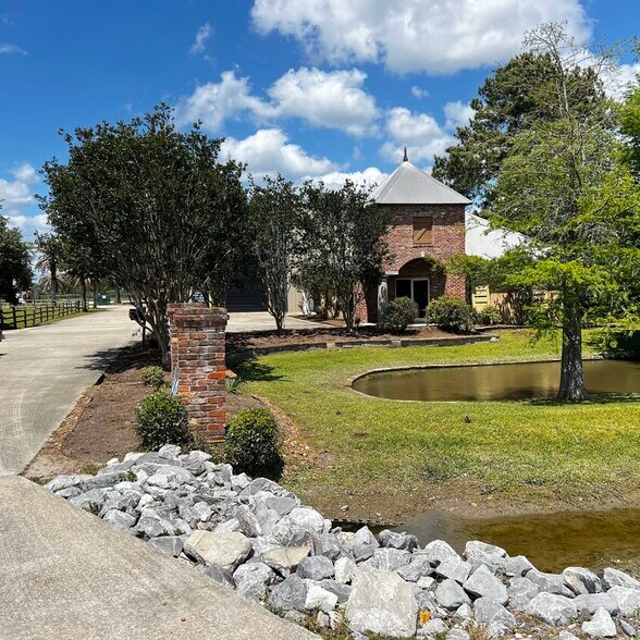 More Photos Of 231 Highway 96, Broussard Manufacturing For Lease