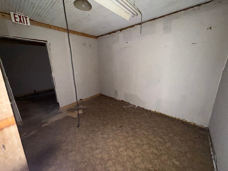 More Photos Of 622 S Main St, LaFayette Storefront Retail Residential For Sale