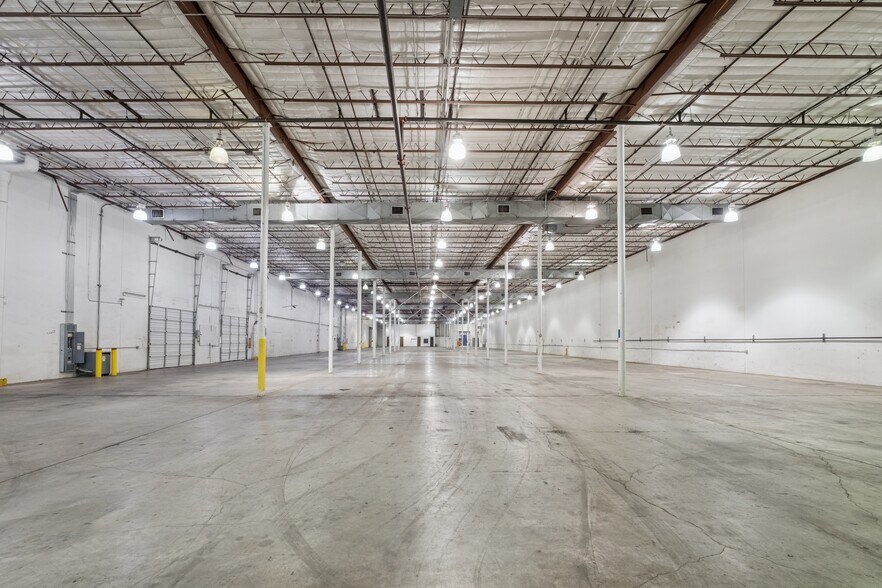 More Photos Of 8100 Kempwood Dr, Houston Manufacturing For Lease