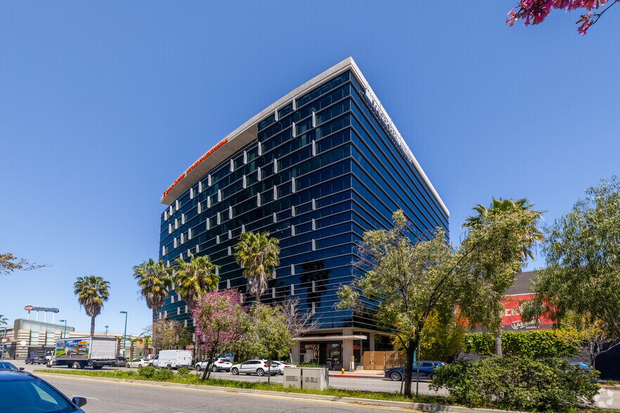 More Photos Of 5250 Lankershim Blvd, North Hollywood Office For Lease