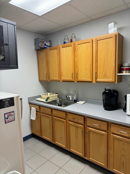 More Photos Of 498 Maratech Ave, Marathon Industrial For Sale