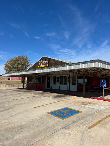 More Photos Of 10811 NE 23rd St, Spencer Restaurant For Lease