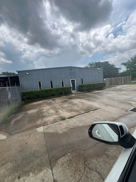 More Photos Of 14606 Sheraton St, Houston Warehouse For Sale