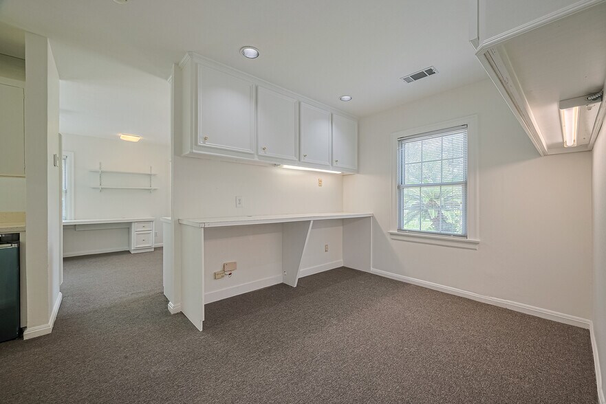 More Photos Of 826 Heights Blvd, Houston Office Residential For Sale