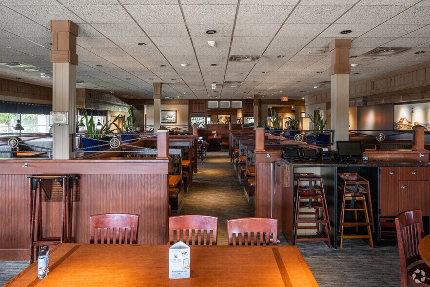 More Photos Of 4925 N Academy Blvd, Colorado Springs General Retail For Sale