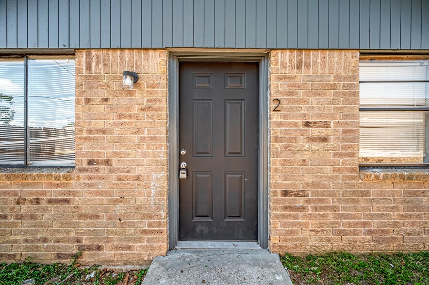 More Photos Of 8814 Manus St, Houston Apartments For Sale