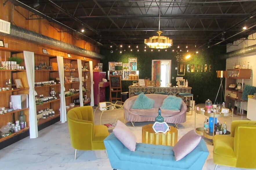More Photos Of 2323 Cascade Rd, Atlanta Storefront For Sale