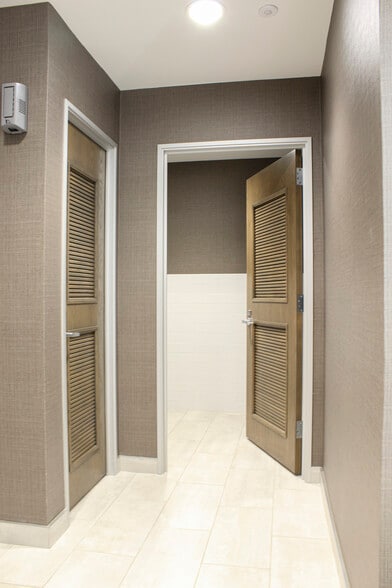 More Photos Of 8390 Lyndon B Johnson Fwy, Dallas Medical For Lease