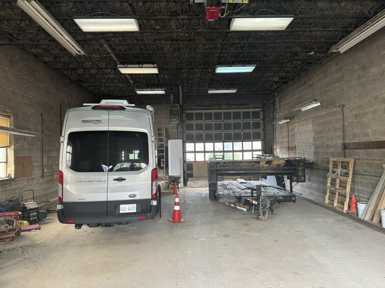 More Photos Of 535 N York Rd, Elmhurst Service For Sale