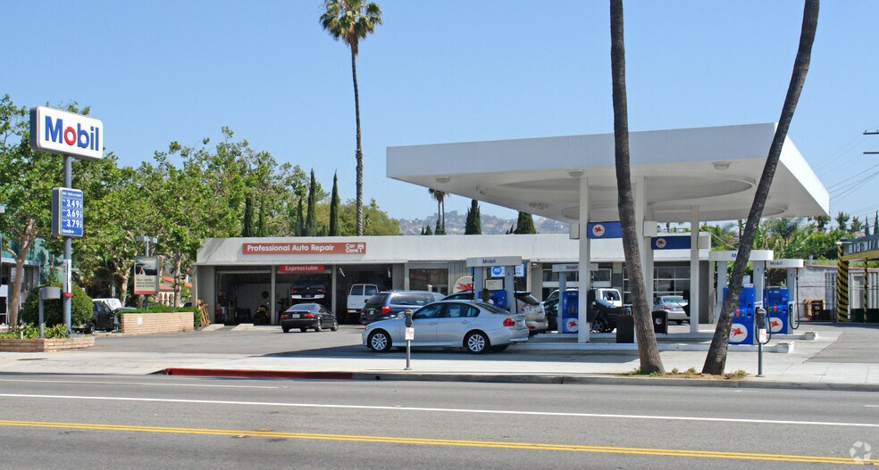 Primary Photo Of 8567 Wilshire Blvd, Beverly Hills Service Station For Lease