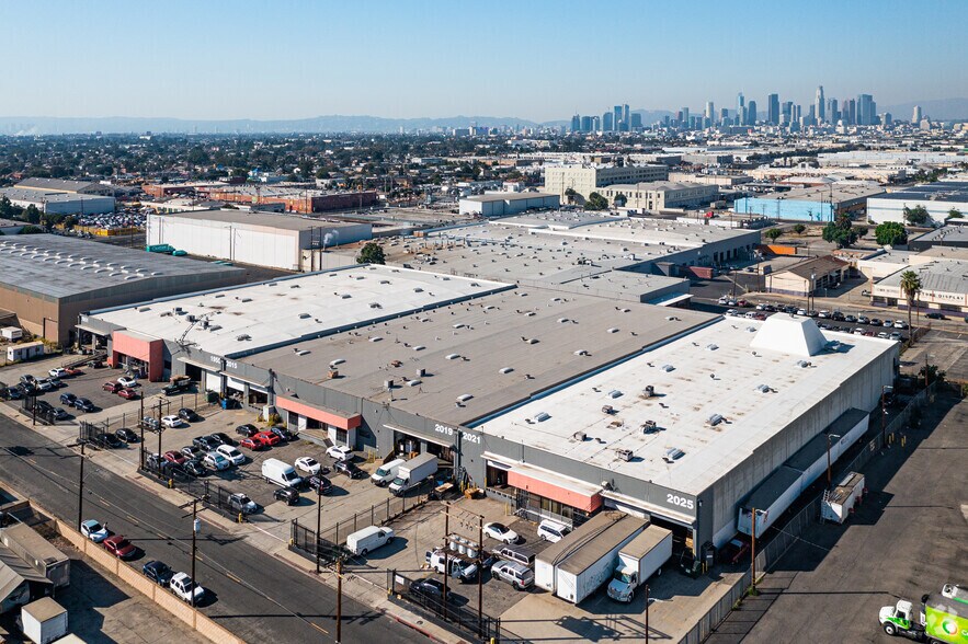 More Photos Of 2015-2019 E 48th St, Vernon Warehouse For Lease