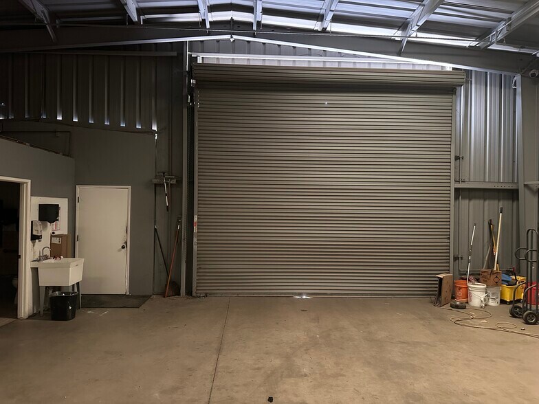More Photos Of 4100 Well Tech Way, Bakersfield Warehouse For Lease