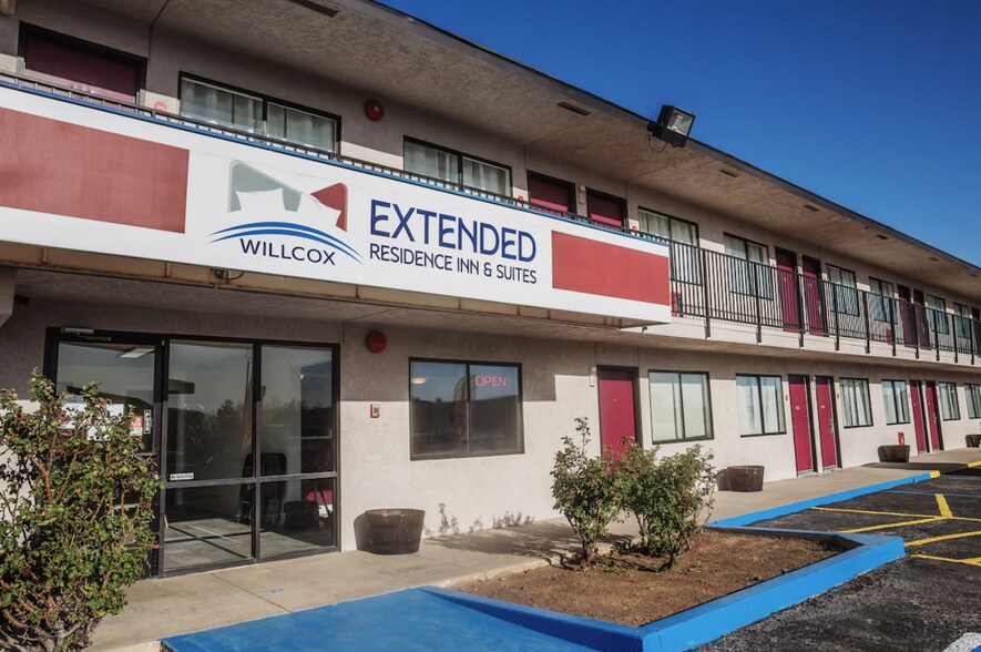 Primary Photo Of 921 N Bisbee Ave, Willcox Hotel For Sale