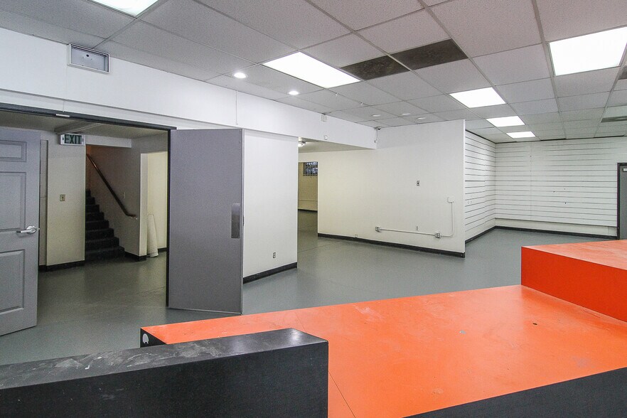 More Photos Of 26081 Bouquet Canyon Rd, Santa Clarita Freestanding For Lease