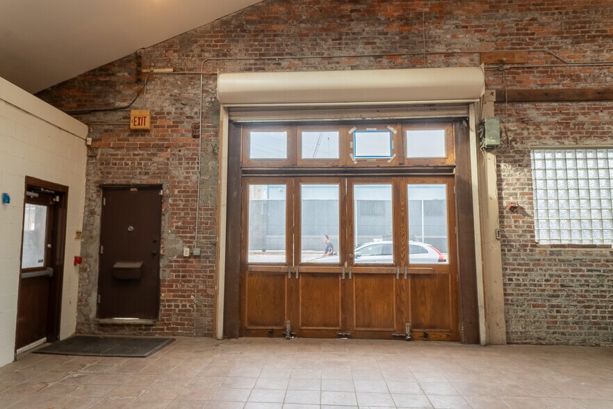 More Photos Of 290 Simpson St, Atlanta Flex For Lease