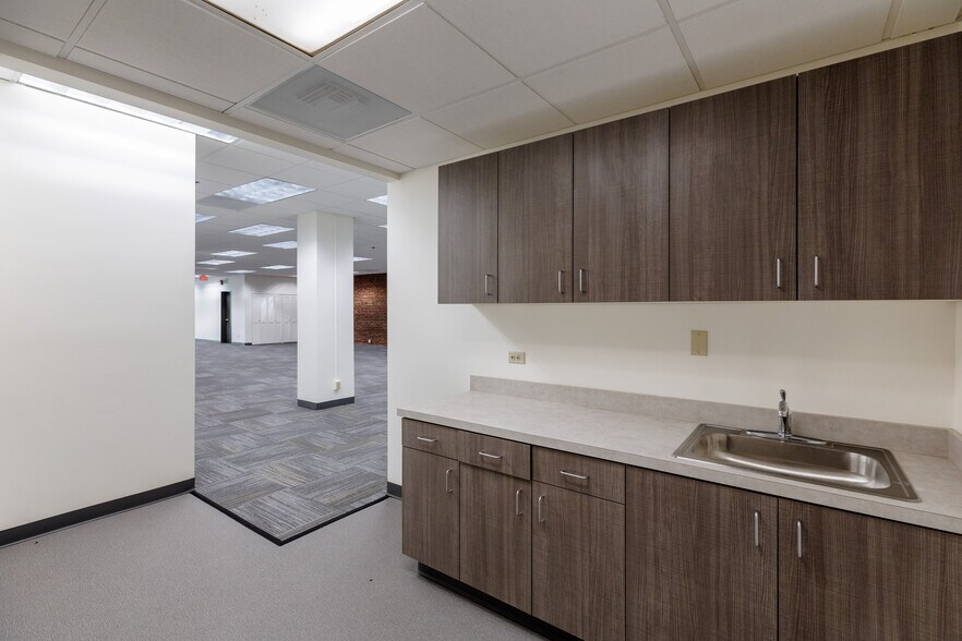 More Photos Of 514-518 SW Sixth Ave, Portland Office For Lease
