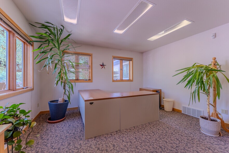 More Photos Of 890 N 2nd St, Lander Office For Sale
