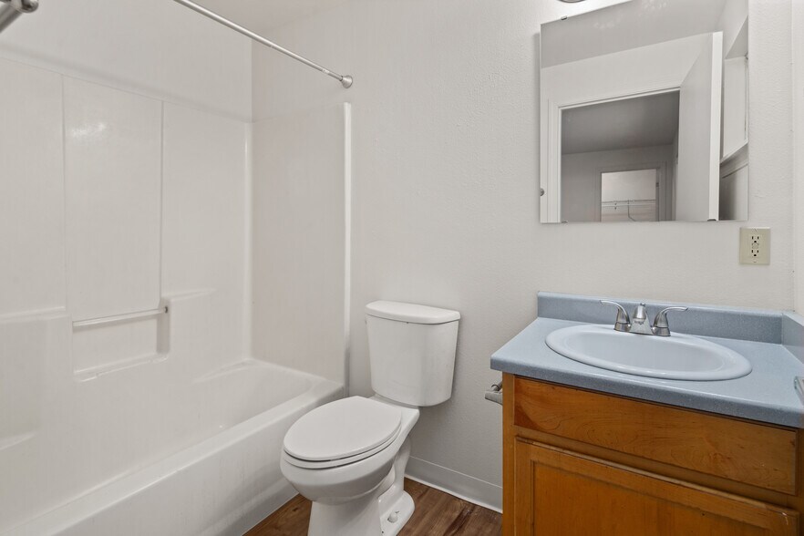 More Photos Of 812 10th St NE, Auburn Apartments For Sale
