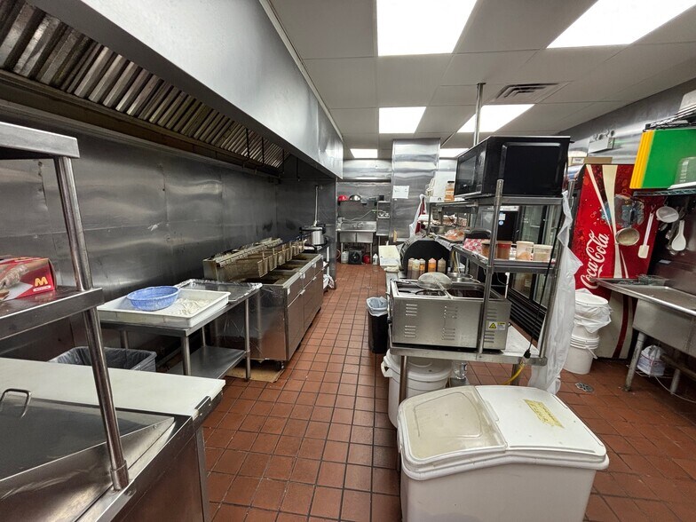 More Photos Of 1811-1819 W North Ave, Chicago Office For Lease