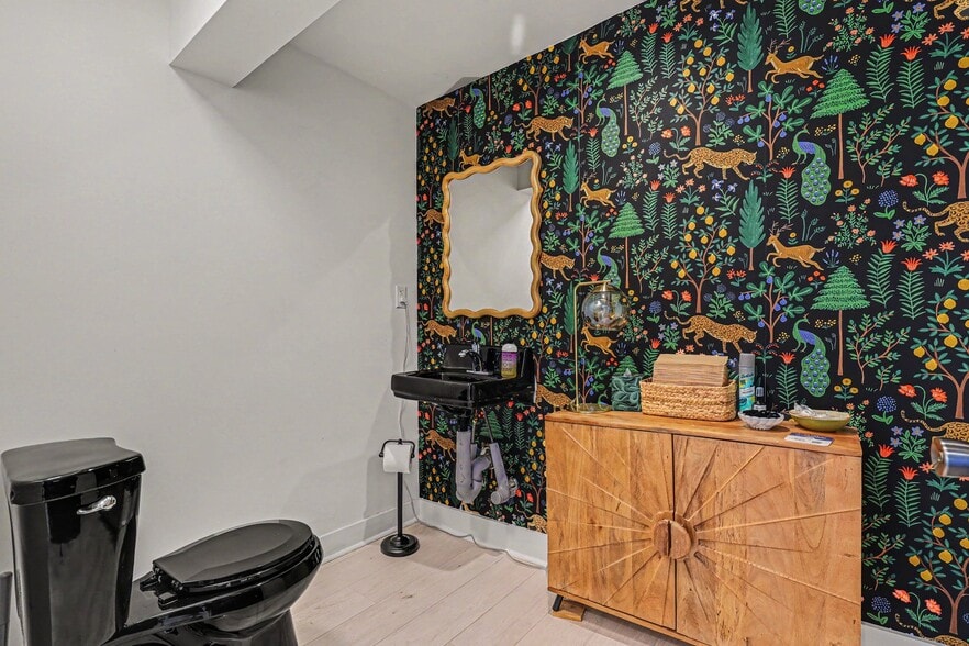 More Photos Of 705 W Rosemary St, Chapel Hill Storefront For Sale