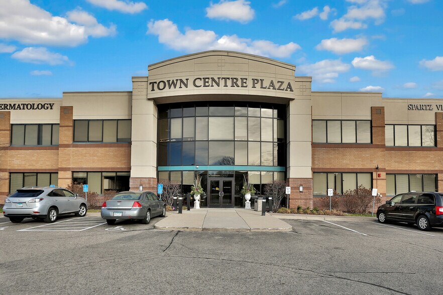 More Photos Of 1185 Town Centre Dr, Eagan Medical For Lease