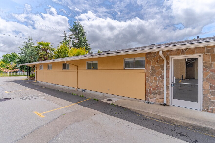 More Photos Of 151 W Washington St, Stayton Storefront Retail Office For Lease