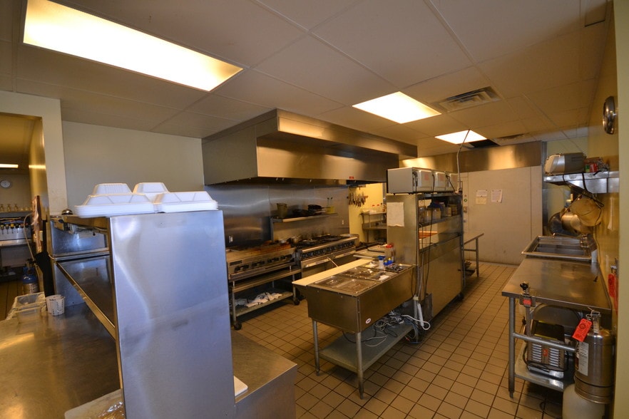 More Photos Of 2739 Breton Rd SE, Grand Rapids Freestanding For Sale