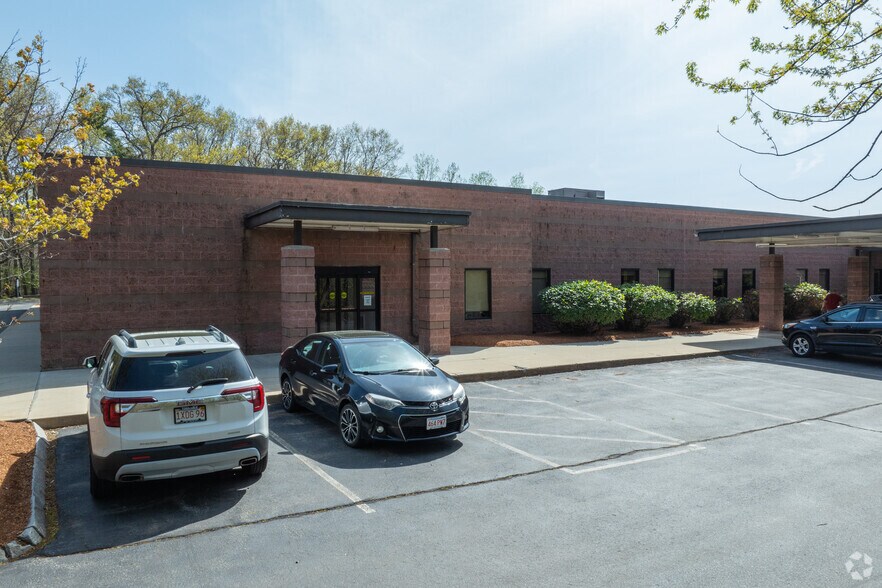 More Photos Of 122 Marshall Rd, Lowell Medical For Sale