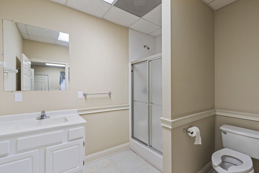 More Photos Of 415 Fisk Ave, Demorest Medical For Sale