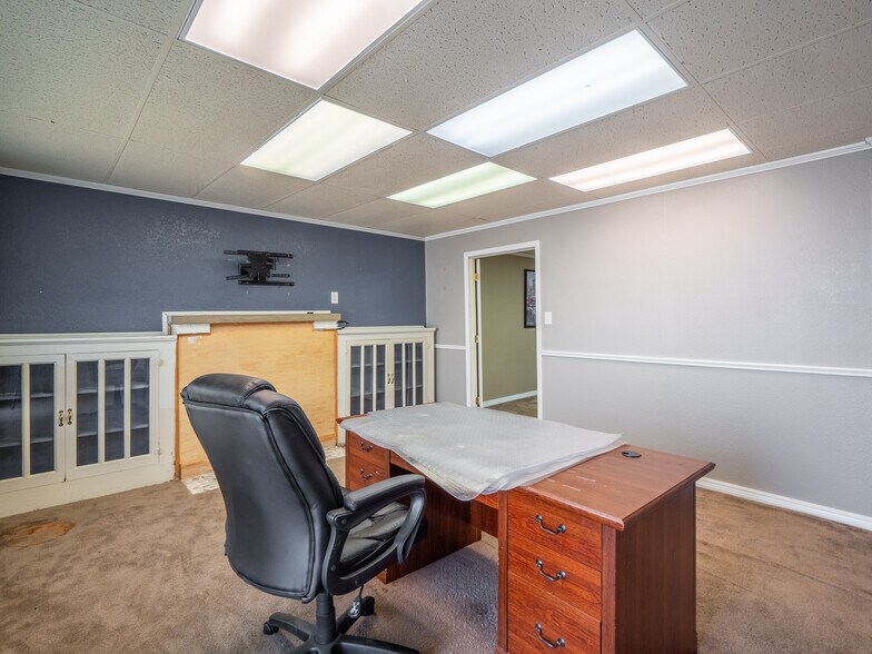 More Photos Of 426 E Wyandotte Ave, Mcalester Office For Sale