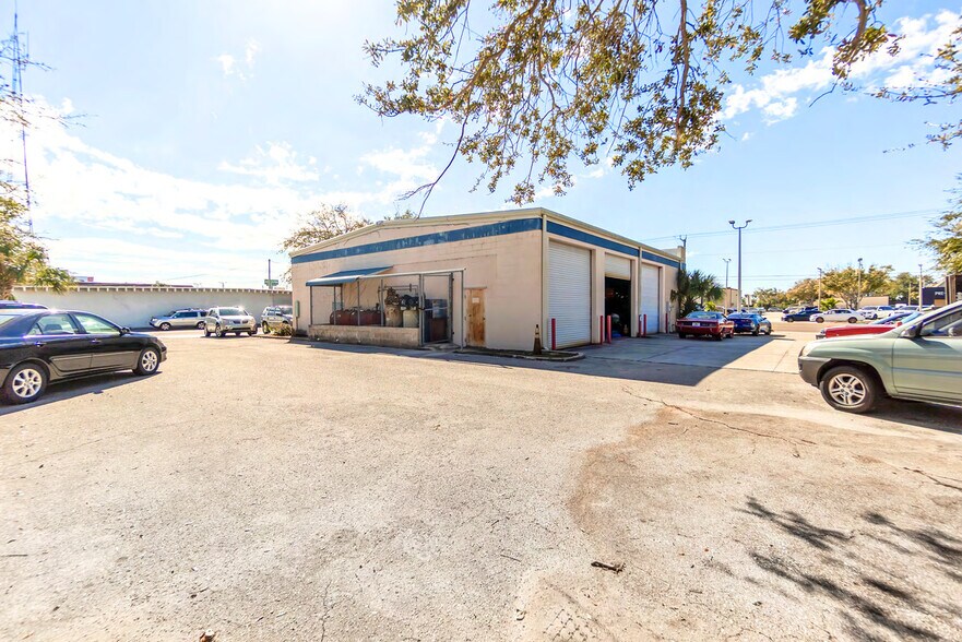 More Photos Of 6735 14th St, Bradenton Auto Repair For Sale