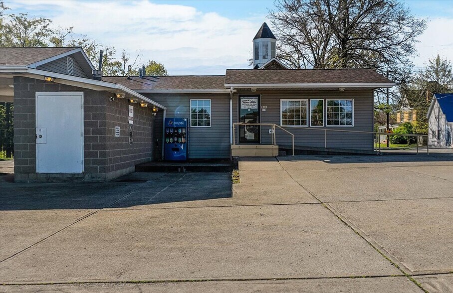 More Photos Of 212 Pine St, Jefferson Carwash For Sale