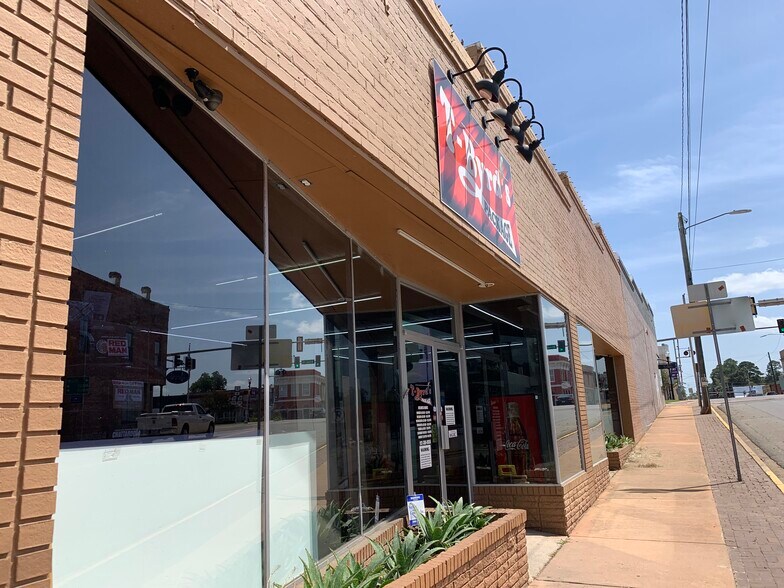 More Photos Of 120 N State St, Lyons Restaurant For Sale