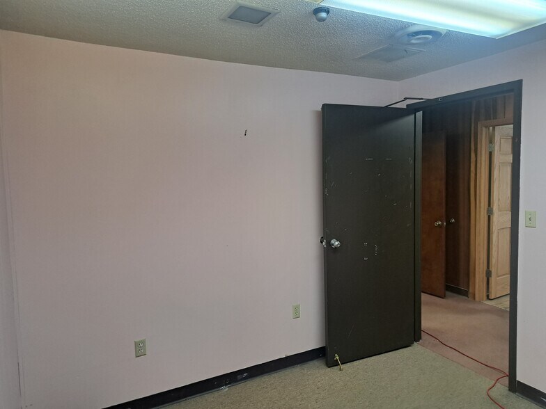More Photos Of 4602 N US Highway 63, West Plains Flex For Sale