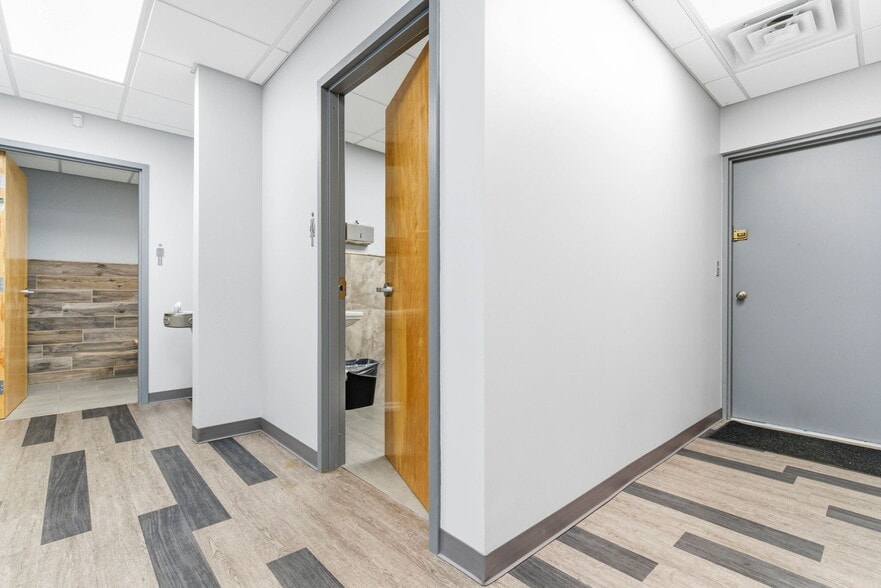 More Photos Of 13720 Aiken Rd, Louisville Warehouse For Sale