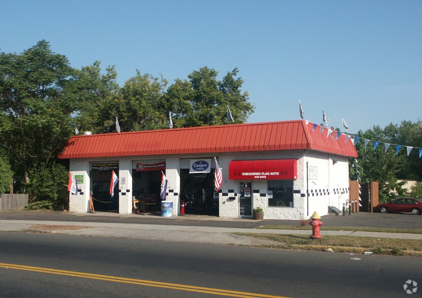 More Photos Of 311 W Main St, Meriden Unknown For Lease