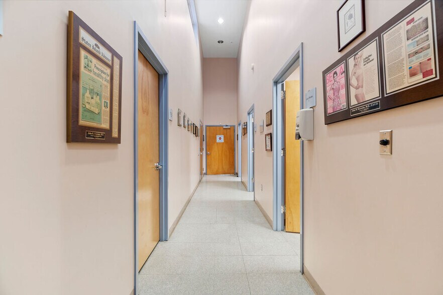More Photos Of 2777 Hylan Blvd, Staten Island Office For Sale
