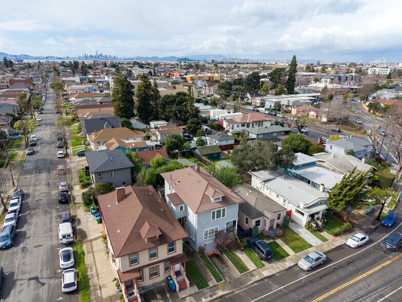 More Photos Of 1527 8th St, Alameda Apartments For Sale