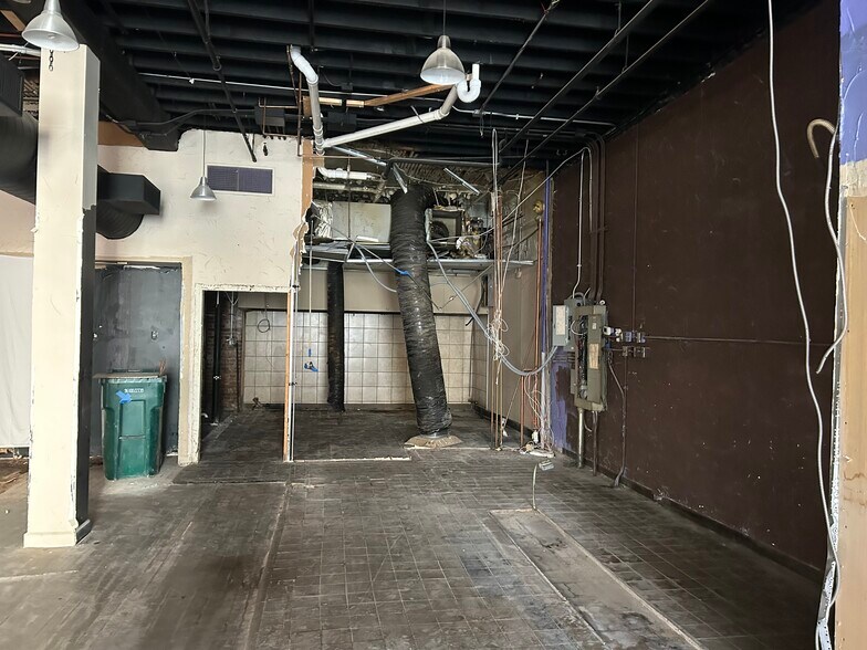 More Photos Of 825 Main St, Cincinnati Storefront Retail Office For Lease