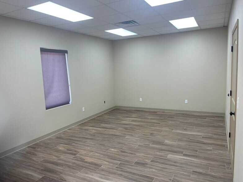 More Photos Of 1719 E County Road 153, Midland Warehouse For Lease