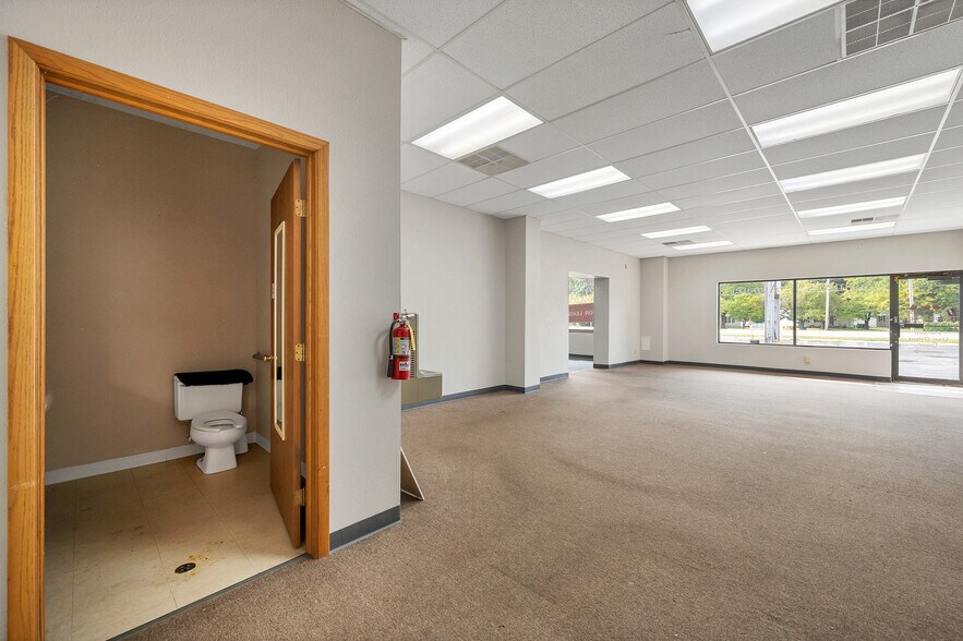 More Photos Of 340-348 N Military Ave, Green Bay Freestanding For Sale